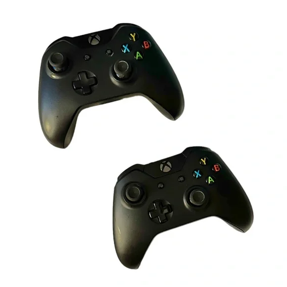 Set of 2 Xbox One Wireless Black Controllers
